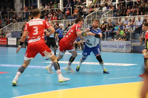 Tomas Sklenak 5 Huettenberg ,Justin Mueller 25,Jonas Ellwanger 3 GER,Handball,2 Bundesliga, Tusem Essen TV Huetenberg ,Essen, Stadium Am Hallo Essen Copyright: xEIBNER RonaldxBrendelx EP_RBL