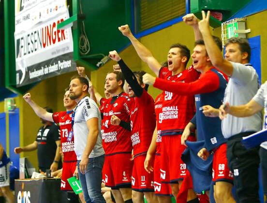 Excitement in the Bietigheim team, front left coach Hannes Jon Jonsson Bietigheim Handball 2 League 2019 20 EHV Aue SG BBM Bietigheim 26 31 at 13 9 2019 EHV Aue BBM Bietigheim