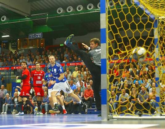 Kevin Roch Aue overcomes Jonas Maier Bietigheim Handball 2 League 2019 20 EHV Aue SG BBM Bietigheim on 13 9 2019 EHV Aue BBM Bietigheim