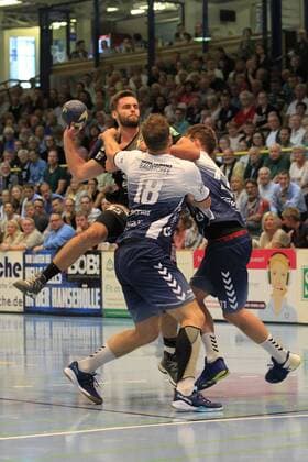 2 Bundesliga Handball VfL Luebeck Schwartau HC Elbflorenz 2006 14 09 2019, Hansehalle Luebeck, GER, VfL Luebeck Schwartau HC Elbflorenz 2006 picture shows Sebastian Greß Gress HC Elbflorenz 2006 wins against Martin Waschul VfL Luebeck Schwartau and Jasper Bruhn VfL Luebeck Schwartau nordphotox xTauchnitz nph00059