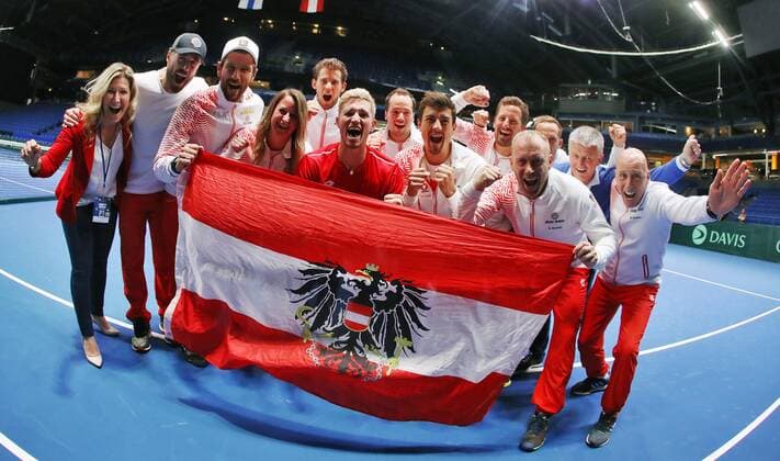 Sport Bilder des Tages TENNIS - Davis Cup, FIN vs AUT ESPOO,FINLAND,14.SEP.19 - TENNIS - ITF Davis Cup, first round, Finland vs Austria. Image shows the rejoicing of team Austria. GEPAxpictures xMatthiasxHauer