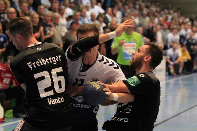 2 Bundesliga Handball VfL Luebeck Schwartau HC Elbflorenz 2006 14 09 2019, Hansehalle Luebeck, GER, VfL Luebeck Schwartau HC Elbflorenz 2006 picture shows Janik Schrader VfL Luebeck Schwartau is stopped at the last litter by Marek Vanco HC Elbflorenz 2006 and Sebastian Greß Gress HC Elbflorenz 2006 nordphotox xTauchnitz nph00059