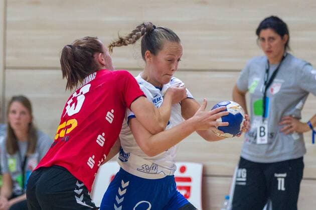 Mie Norup Isaksen Lintfort is blocked by Swantje Heimburg Union Halle l Halle Erdgas Sportarena ST Germany