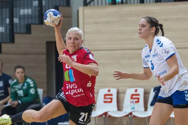 GER, Handball, Women, 2 Bundesliga, SV Union Halle Neustadt v TuS Lintfort, 14 09 2019, Sophie Lütke Union Halle l v Leonie Lambertz Lintfort r Halle Erdgas Sportarena ST Germany
