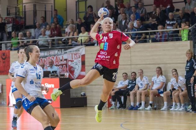 GER, Handball, Women, 2 Bundesliga, SV Union Halle Neustadt v. TuS Lintfort, 14 09 2019, Sophie Lütke Union Halle countering Mie Norup Isaksen Lintfort l Halle Erdgas Sportarena ST Germany