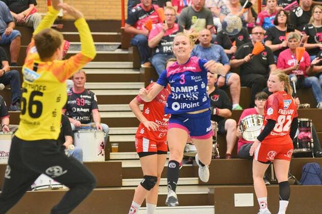 Kartazyna Janiszewska TusSies Metzingen 3 against Johanna Wiethoff Kurpfalz Baeren 66 in goal TusSies Metzingen, Handball, HBF, league game, 14 09 2019, photo TBaur Eibner Kurpfalz Baeren vs TusSies Metzingen Ketsch Copyright: xEIBNER TobiasxBaurx EP_TBR