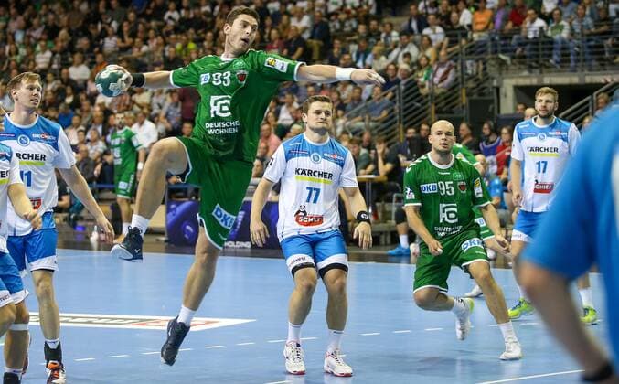 15 09 2019, Handball, 1 Bundesliga, 5 Spieltag, Foxes Berlin TVB Stuttgart, Max Schmeling Halle Berlins Mijajlo Marsenic 2 v l throws the ball on the goal Handball 1 Bundesliga Foxes Berlin TVB Stuttgart