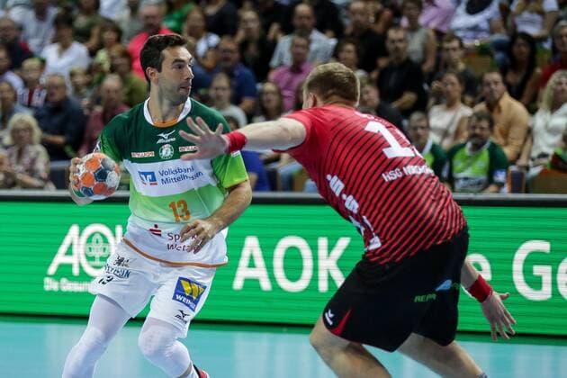 Germany,Wetzlar, Rittal Arena, 15 09 2019, Handball,1 Liqui Moly HBL Bundesliga, 5 Matchday, HSG Wetzlar HSG Nordhorn Lingen Picture v li Filip Mirkulovski HSG Wetzlar, 13 ,Luca de Boer Nordhorn Lingen, 19 Copyright: HMBxMedia ThomasxJäger