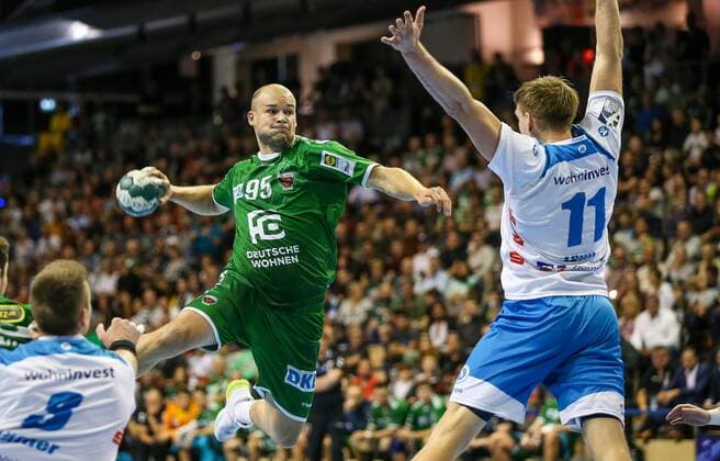15 09 2019, Handball, 1 Bundesliga, 5 Matchday, Füchse Berlin TVB Stuttgart, Max Schmeling Halle Berlins Paul Drux l throws the ball at the goal Handball 1 Bundesliga Füchse Berlin TVB Stuttgart