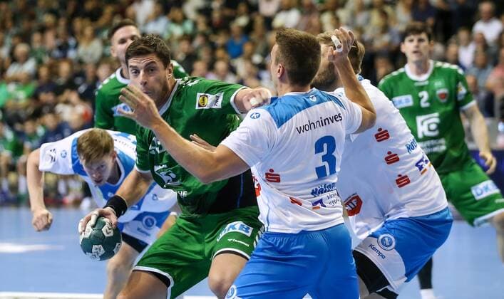 15 09 2019, Handball, 1 Bundesliga, 5 Spieltag, Foxes Berlin TVB Stuttgart, Max Schmeling Halle Berlins Mijajlo Marsenic l fights against Max Häfner of TVB Stuttgart Handball 1 Bundesliga Foxes Berlin TVB Stuttgart