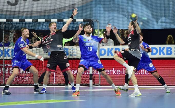15 09 2019 Handball 1 Bundesliga DKB HBL Season 2019 2020 05 Matchday HC Erlangen Metropolregion Nürnberg HCE TBV Lemgo Lippe OGo Jan Schäffer 25, HC Erlangen HCE Fabian van Olphen 10, TBV Lemgo Johannes Sellin 5, HC Erlangen HCE