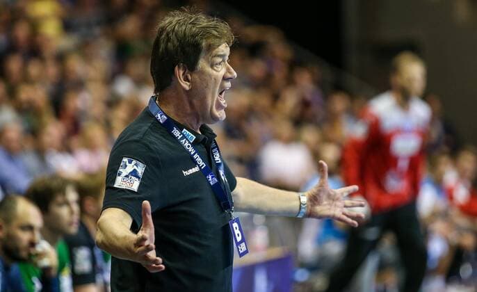 15 09 2019, Handball, 1 Bundesliga, 5 Matchday, Füchse Berlin TVB Stuttgart, Max Schmeling Halle Berlin coach Velimir Petkovic stands gesturing at the edge of the field Handball 1 Bundesliga Füchse Berlin TVB Stuttgart