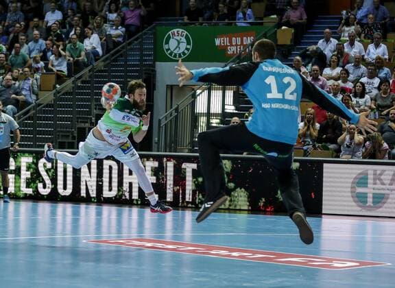 Germany,Wetzlar, Rittal Arena, 15 09 2019, Handball,1 Liqui Moly HBL Bundesliga, 5 Matchday, HSG Wetzlar HSG Nordhorn Lingen Picture v li Maximilian Holst HSG Wetzlar, 22 throws at goal of goalkeeper Bjoern Buhrmester Nordhorn Lingen, 12 Copyright: HMBxMedia ThomasxJäger