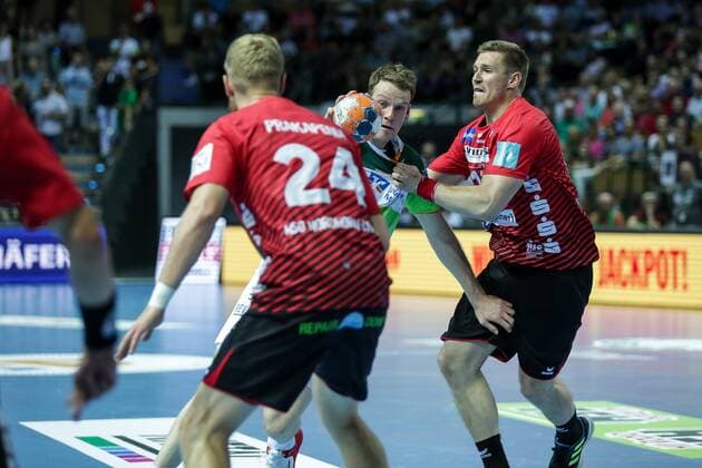 Germany,Wetzlar, Rittal Arena, 15 09 2019, Handball,1 Liqui Moly HBL Bundesliga, 5 Matchday, HSG Wetzlar HSG Nordhorn Lingen Picture by left Anton Prakapenia Nordhorn Lingen, 24 ,Lenny Rubin HSG Wetzlar, 44 ,Luca de Boer Nordhorn Lingen, 19 Copyright: HMBxMedia ThomasxJäger