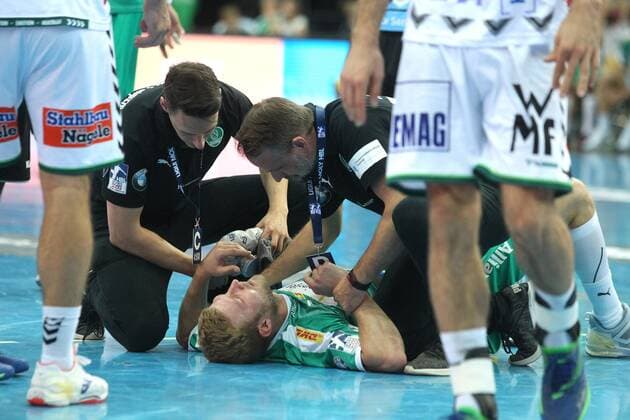 SC DHfK Leipzig vs. FA Goeppingen, Liqui Moly HBL, 15 09 19 Handball, 1 Bundesliga, season 2019 2020, 5 matchday SC DHfK Leipzig vs. FRISCH AUF Goeppingen on 15 09 19 in the Arena Leipzig Im Bild Philipp WEBER 20, SC DHfK Leipzig injured on the floor, treatment Copyright: xBEAUTIFULxSPORTS JanxKaeferx