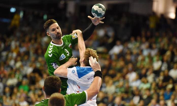 Fabian Wiede Füchse , at the throw, front Adam Lönn Stuttgart , Füchse Berlin TVB Stuttgart 1 Bundesliga, DKB Handballbundesliga, 2019 2020 Men, Men, Men, Handball, Germany, Germany, Max Schmeling Halle Berlin, 15 9 2019