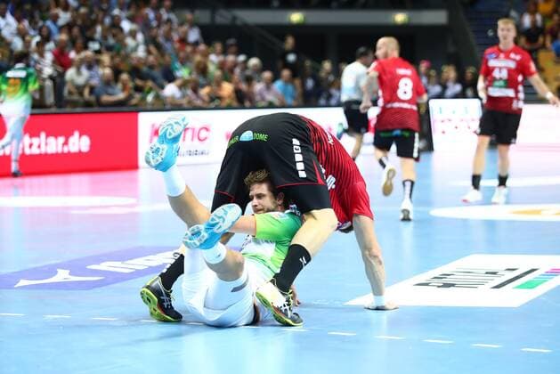 Olle Forsell Schefvert Wetzlar in a duel with a Nordhorn player HSG Wetzlar vs. HSG Nordhorn, Handball, 1 League, 15 09 2019 HSG Wetzlar vs. HSG Nordhorn, Handball, 1 League, 15 09 2019 Wetzlar Copyright: xWeissx Eibner-Pressefotox EP_rws