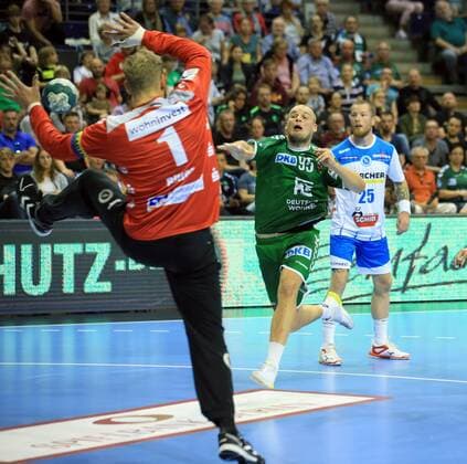 GER, DHB, 1 HBL, FUECHSE BERLIN VS TVB Stuttgart 15 09 2019, Max Schmeling Halle, Berlin, GER, DHB, 1 HBL, FUECHSE BERLIN VS TVB Stuttgart, DHB regulations prohibit any use of photographs as image sequences and or quasi video in picture Paul Drux Fuechse Berlin 95 , Johannes Bitter Stuttgart 1 , Patrick Zieker Stuttgart 25 nordphotox xEngler nph00076