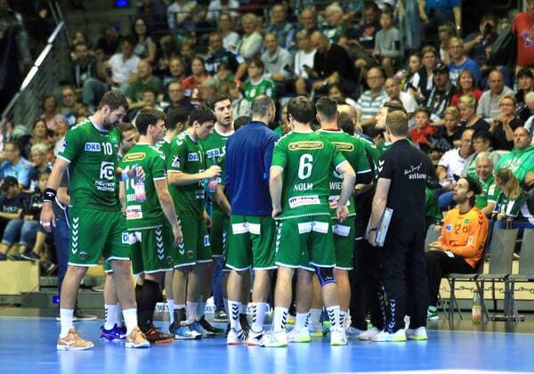 GER, DHB, 1 HBL, FUECHSE BERLIN VS TVB Stuttgart 15 09 2019, Max Schmeling Halle, Berlin, GER, DHB, 1 HBL, FUECHSE BERLIN VS TVB Stuttgart, DHB regulations prohibit any use of photographs as image sequences and or quasi video im Bild Füchse Spielerkreis nordphotox xEngler nph00076