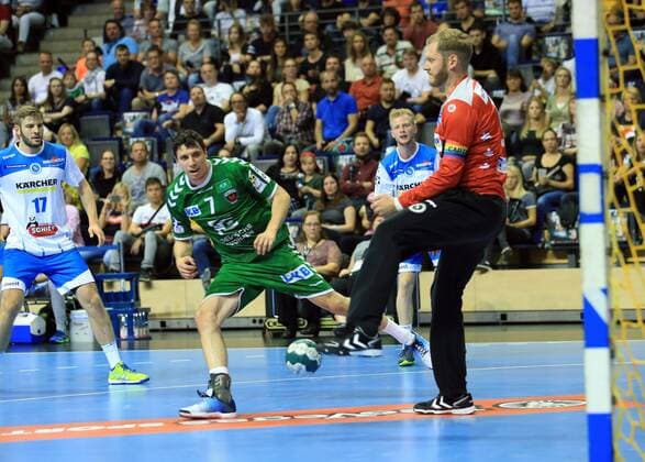 GER, DHB, 1 HBL, FUECHSE BERLIN VS TVB Stuttgart 15 09 2019, Max Schmeling Halle, Berlin, GER, DHB, 1 HBL, FUECHSE BERLIN VS TVB Stuttgart, DHB regulations prohibit any use of photographs as image sequences and or quasi video in picture Kevin Struck Fuechse Berlin 7 , Samuel Roethlisberger Stuttgart 17 , Johannes Bitter Stuttgart 1 nordphotox xEngler nph00076