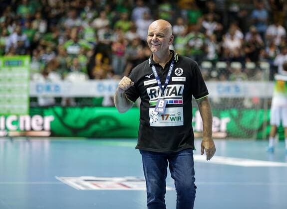 Germany,Wetzlar, Rittal Arena, 15 09 2019, Handball,1 Liqui Moly HBL Bundesliga, 5 Matchday, HSG Wetzlar HSG Nordhorn Lingen Picture Coach Kai Wandschneider HSG Wetzlar cheers after winning against Nordhorn Lingen Copyright: HMBxMedia ThomasxJäger