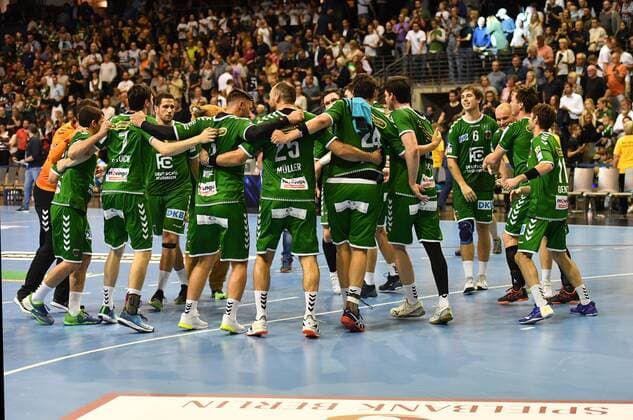 The Füchse Team celebrates with a roundabout Füchse Berlin TVB Stuttgart 1 Bundesliga, DKB Handballbundesliga, 2019 2020 Men, Men, Men, Handball, Germany, Germany, Max Schmeling Halle Berlin, 15 9 2019