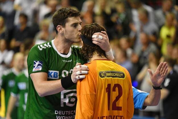 Mijajlo Marsenic Füchse , gives Silvio Heinevetter goalkeeper foxes , after the game a kiss on the forehead foxes Berlin TVB Stuttgart 1 Bundesliga, DKB Handballbundesliga, 2019 2020 Men, Men, Men, Handball, Germany, Germany, Max Schmeling Halle Berlin, 15 9 2019