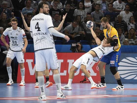 Artsem Karalek Kielce holds Rune Dahmke THW Kiel , Handball, Men, THW Kiel vs. PGE Vive Kielce, Champions League, 1 Matchday, Group Phase, 15 09 19 Kiel Sparkassen Arena Schleswig Holstein Germany