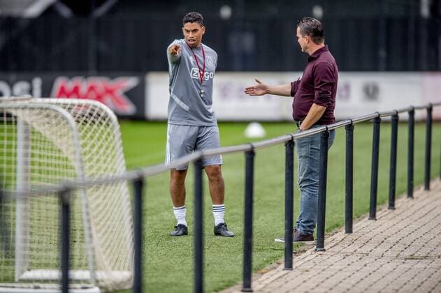 Sport Bilder des Tages 16-09-2019 VOETBAL: TRAINING EN PERSCONFERENTIE AJAX: AMSTERDAM Marc Overmars, Michael Reiziger Foto: SCS Michel Utrecht xVIxVIxImagesx xSoenarxChamidxsportfotografiexIVx 202103747