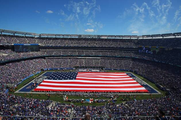 EAST RUTHERFORD, NJ - SEPTEMBER 15: A general view of MetLife Stadium during the National Anthem prior to the National Football League game between the New York Giants and Buffalo Bills on September 15, 2019 at MetLife Stadium in East Rutherford, NJ. (Photo by Rich Graessle Icon Sportswire) NFL, American Football Herren, USA SEP 15 Bills at Giants Icon1909143500