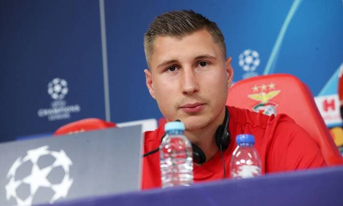 RB Leipzig Press conference Football Champions League Lisbon, 16 09 2019, Est‡dio da Luz, Football, UEFA Champions League, Group G, 1 matchday , Benfica Lisbon vs RB Leipzig , Press conference the day before the match , Im Bild Willi Orban, RB Leipzig , UEFA regulations prohibit any use of photographs as image sequences and or quasi video