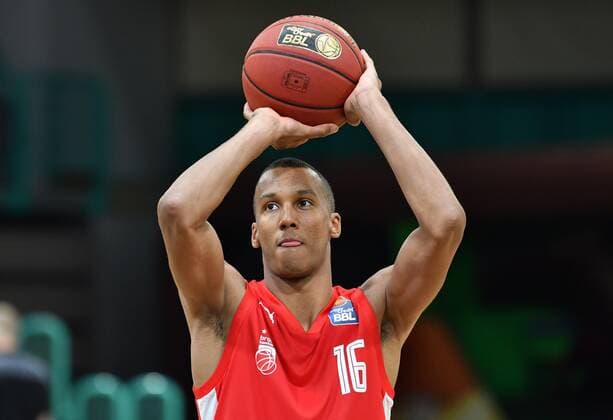 14.09.2019 --- Basketball ---- pre-season game: Brose Bamberg vs MHP Riesen Ludwigsburg --- Louis Olinde (16, Brose Bamberg) beim Freiwurf --- Foto: Hans-Martin Issler isslerimages ---- Brose Bamberg vs MHP Riesen Ludwigsburg