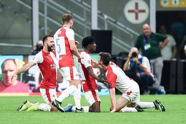 Peter Olayinka of Slavia Praha celebrates after scoring the goal of 0-1 Milano 17-9-2019 Stadio Giuseppe Meazza Football Champions League 2019 2020 FC Internazionale - Slavia Praha Photo Image Insidefoto antoniettaxbaldassarre