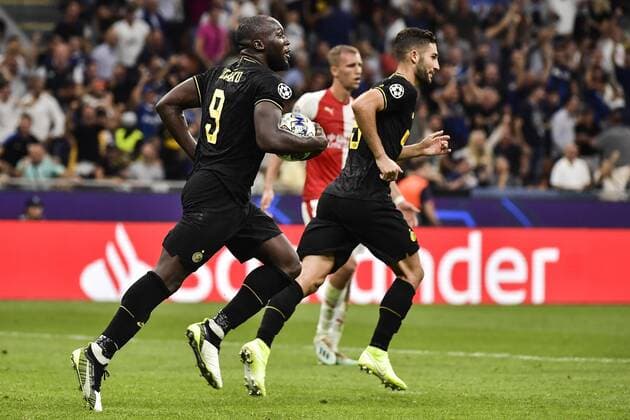 Photo LaPresse Marco Alpozzi September 17, 2019 Milan (Italy) soccer Inter Vs Slavia Praha - Champions League group stage - Group F - Giuseppe Meazza stadium In the pic: Romelu Lukaku (F.C. Internazionale Milano); celebrating Nicolo Barella (F.C. Internazionale Milano) goal  Copyright: xMarcoxAlpozzi LaPresse LaPresse x