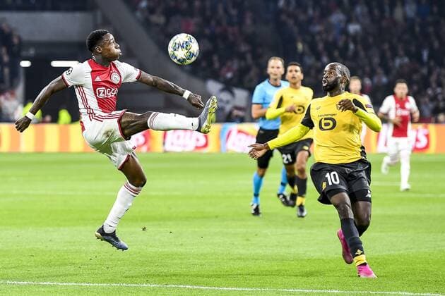 AMSTERDAM, 17-09-2019 JohanCruyff Arena , Champions League Football season 2019 2020 .Ajax player Quincy Promes, Lille player Jonathan Ikone during the match Ajax - Lille. Ajax - Lille  x4498822x Copyright: