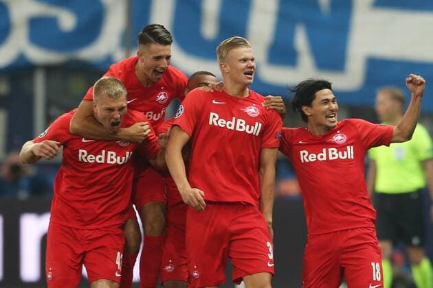 SOCCER - CL, RBS vs Genk SALZBURG,AUSTRIA,17.SEP.19 - SOCCER - UEFA Champions League, group stage, Red Bull Salzburg vs KRC Genk. Image shows the rejoicing of Rasmus Kristensen, Dominik Szoboszlai, Antoine Bernede, Erling Braut Haaland and Takumi Minamino (RBS). GEPAxpictures xMathiasxMandl