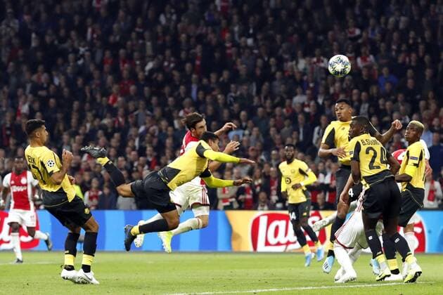 (l-r)Zeki Celik of Lille OSC, Arton Zekaj of Lille OSC ,Nico Tagliafico of Ajax , Boubakary Soumare of Lille OSC, Victor Osimhen of Lille OSC during the UEFA Champions League group H match between Ajax Amsterdam and Lille OSC at the Johan Cruijff Arena on September 17, 2019 in Amsterdam, The Netherlands UEFA Champions League 2019 2020 xVIxVIxImagesx xMauricexvanxSteenxIVx 202152598