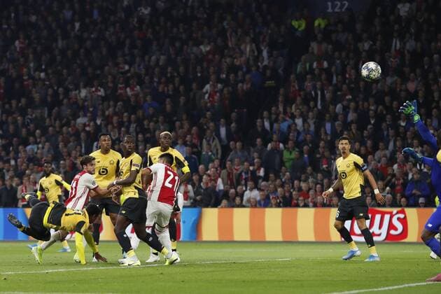 (l-r)Zeki Celik of Lille OSC, Arton Zekaj of Lille OSC ,Nico Tagliafico of Ajax , Boubakary Soumare of Lille OSC, Victor Osimhen of Lille OSC during the UEFA Champions League group H match between Ajax Amsterdam and Lille OSC at the Johan Cruijff Arena on September 17, 2019 in Amsterdam, The Netherlands UEFA Champions League 2019 2020 xVIxVIxImagesx xMauricexvanxSteenxIVx 202152605