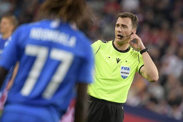 Referee Felix Zwayer pictured during a game between Austrian club RB Salzburg and Belgian RC Genk, Tuesday 17 September 2019 in Salzburg, Austria, first match in the group stage of the UEFA Champions League. YORICKxJANSENS  x05666024x