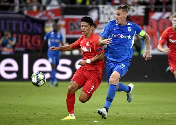 Hee-chan Hwang of FC Salzburg and Sebastien Dewaest defender of Genk FOOTBALL : RB Salzbourg vs Racing Genk - UEFA Ligue des Champions - Salzbourg - 17 09 2019 PhotoNews Panoramic 