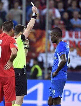 referee Felix Zwayer (GER) shows a yellow card to Ally Mbwana Samatta forward of Genk FOOTBALL : RB Salzbourg vs Racing Genk - UEFA Ligue des Champions - Salzbourg - 17 09 2019 PhotoNews Panoramic 
