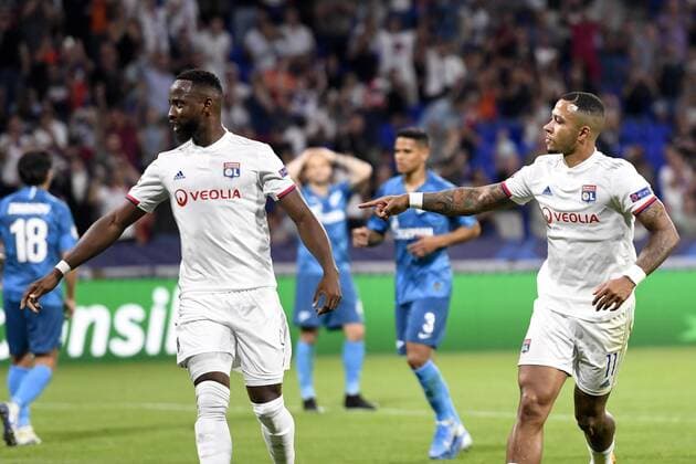 JOIE - FAIR PLAY - 11 MEMPHIS DEPAY (OL) - 09 MOUSSA DEMBELE (OL) FOOTBALL : Lyon vs Zenith Saint Petersbourg - Ligue des Champions - 17 09 2019 AnthonyBIBARD FEP Panoramic 