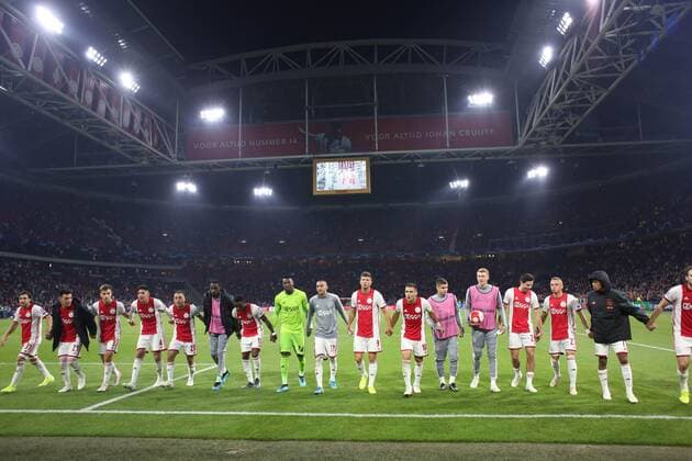 September 17, 2019: AMSTERDAM, NETHERLANDS - SEPTEMBER 17, 2019: Ajax squad celebrates after won the 1st match of the 2019 20 UEFA Champions League Final Group Round between AFC Ajax (Netherlands) and Lille OSC (France) at Johan Cruijff ArenA. Sports News - September 17, 2019 - ZUMAm251 20190917_zsp_m251_272 Copyright: xFedericoxGuerraxMaranesix