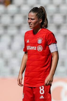Munich, Germany, 15 09 2019, Flyeralarm Frauen Bundesliga, 3 matchday, FC Bayern Muenchen Bayer 04 Leverkusen, Melanie Leupolz FCB watching, looks on Munich Staedtisches Stadion an der Gruenwalder Strasse Bavaria Germany eu images 01048 195472 eu-images-048