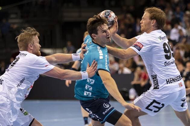 SG Flensburg Handewitt vs. Elverum Handball, Handball, EHF Champions League Group Phase, 18 09 19 Magnus Roed SG Flensburg Handewitt, 77 against Magnus Fredriksen Elverum Handball, 23 and Sebastian Henneberg Elverum Handball, Copyright: xBEAUTIFULxSPORTS MarioxM.xKobergx