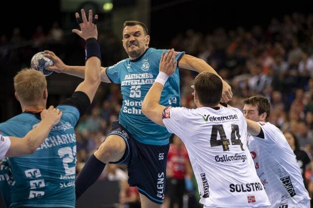 SG Flensburg Handewitt vs. Elverum Handball, Handball, EHF Champions League Group Phase, 18 09 19 Michel Jurecki SG Flensburg Handewitt, 55 vs. Thomas Alfred Solstad Elverum Handball, 44 Copyright: xBEAUTIFULxSPORTS MarioxM.xKobergx