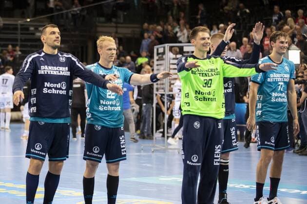 SG Flensburg Handewitt vs. Elverum Handball, Handball, EHF Champions League Group Phase, 18 09 19 Players thank their fans for their support Copyright: xBEAUTIFULxSPORTS MarioxM.xKobergx