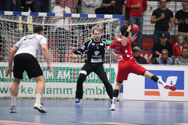Vyron Papadopoulos ASV Hamm Westfalen 22 against Maurice Paske TV Emsdetten 1 goal GER, Handball, 2 Bundesliga, ASV Hamm Westfalen against TV Emsdetten, 20 09 2019 Hamm Copyright: xEIBNER JanxStrohdiekx EP_JSK
