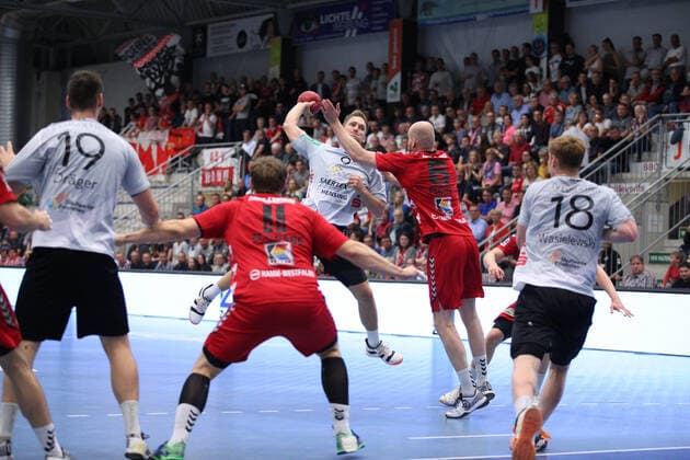 Karl Toom TV Emsdetten 9 against Markus Fuchs ASV Hamm Westfalen 6 right GER, Handball, 2 Bundesliga, ASV Hamm Westfalen against TV Emsdetten, 20 09 2019 Hamm Copyright: xEIBNER JanxStrohdiekx EP_JSK