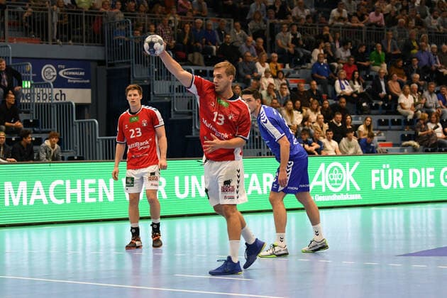 13 Niklas Weller 13 HSV Hamburg at 7 Meter, , VfL Gummersbach HSV Hamburg, Men, 2 League, Liqui Moly Handball Bundesliga, 5 Matchday, 28 08 2019, VfL Gummersbach Handball Sport Verein Hamburg, , Handball, Liqui Moly 2 Handball Bundesliga, Men, Soielzeit 2019 20 Gummersbach Copyright: xEIBNER JuergenxAugstx EP_JOGI